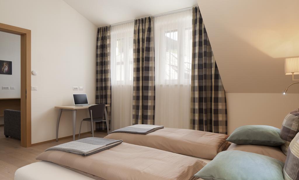 Residence Innichen - San Candido Pokoj fotografie